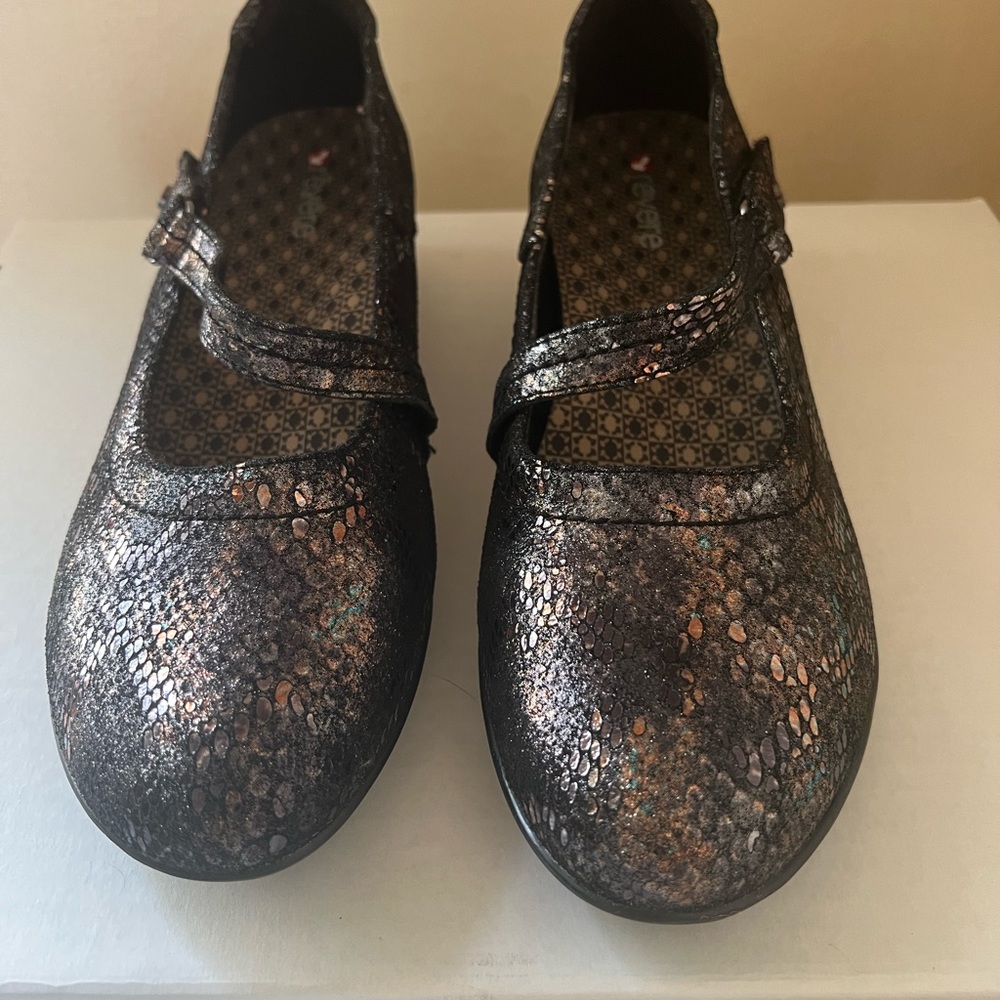 NEW Revere Bonn MaryJane Black Metallic Python w/ Blue and Red Shimmers, No Wear